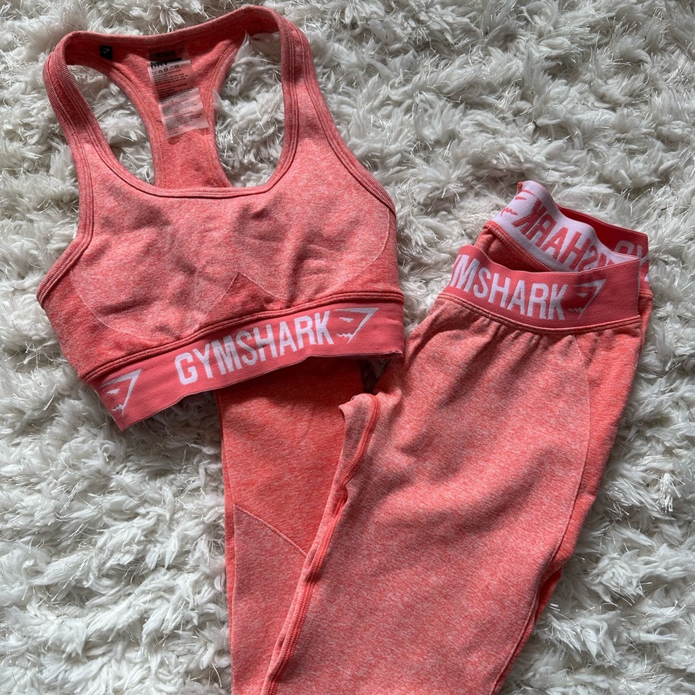 Peach coral gymshark flex leggings and matching sports bra - Picture 4 of 9